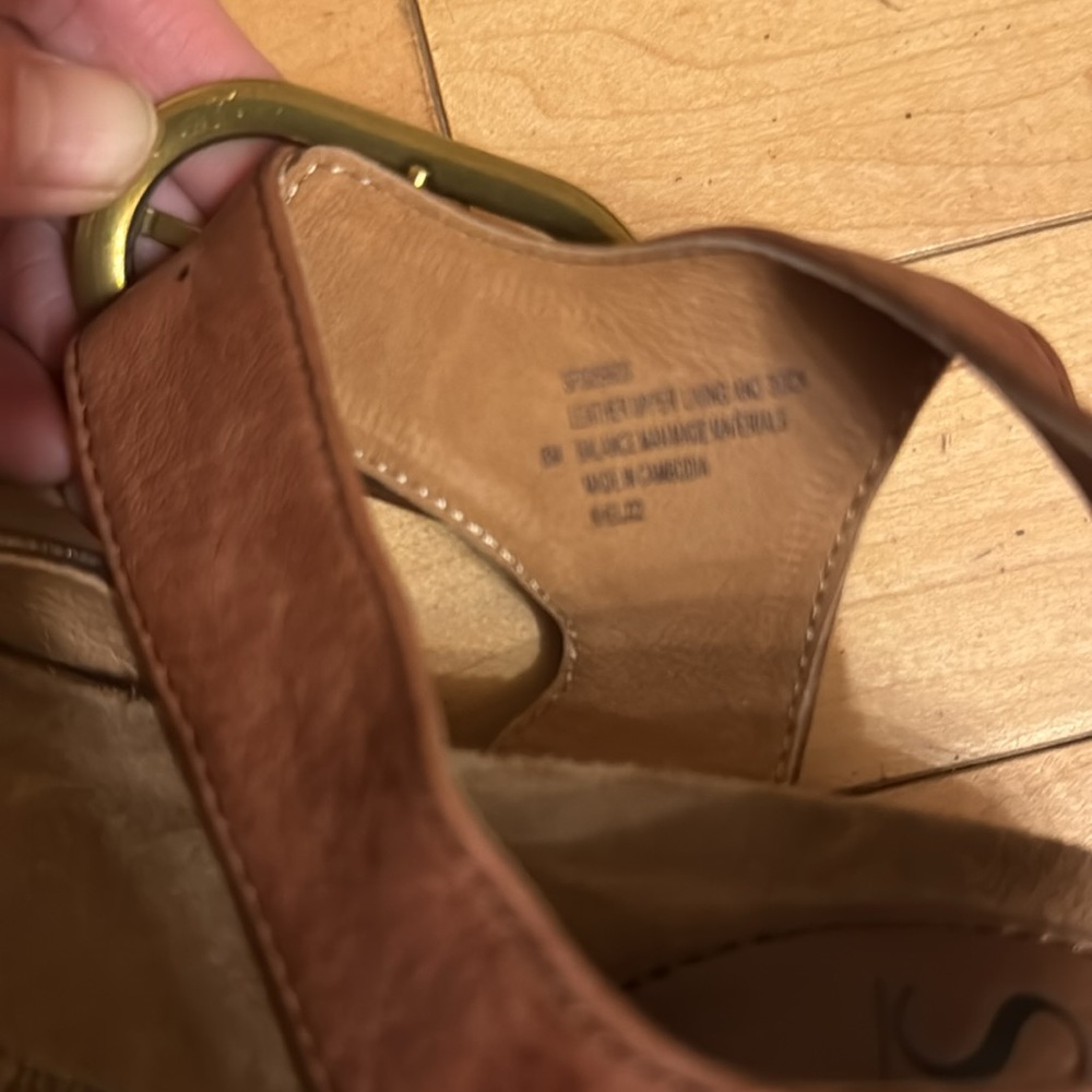 UNWORN Sofft BAYO CRISSCROSS ANKLE STRAP SANDAL IN COFFEE Size 8M - Picture 10 of 11